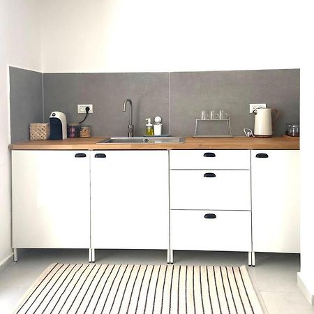 אירוח השקד - 10דק' משדה התעופה Apartment Giv'at Koach Exterior photo